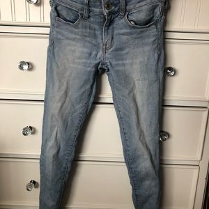 American eagle light washed jeans